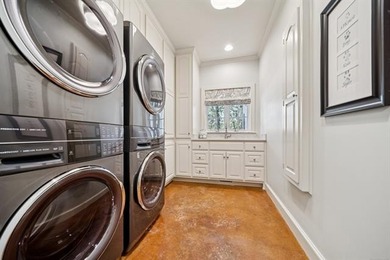 Experience sophisticated, fully furnished urban living on five - photo 45