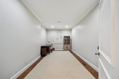 Experience sophisticated, fully furnished urban living on five - photo 46