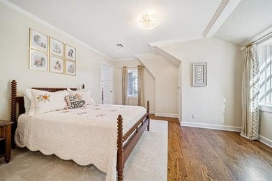 Experience sophisticated, fully furnished urban living on five - photo 50