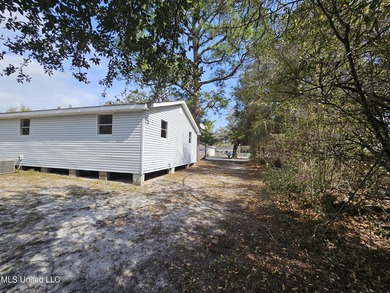 Clean and move-in ready 3-bedroom home priced below retail value - photo 6