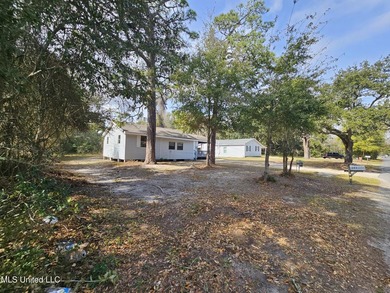 Clean and move-in ready 3-bedroom home priced below retail value - photo 9