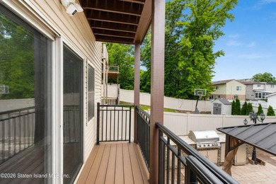 Custom built exceptional home presents an opportunity for buyers - photo 11