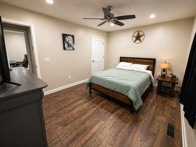 Step into easy living with this clean, modern 3-bedroom, 2-bath - photo 17