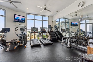 Million dollar views take center stage in this spectacular 22nd - photo 30