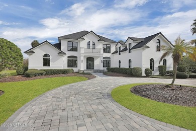 Fabulous home tucked away at the end of a private cul-de-sac in - photo 3