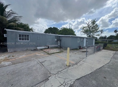 INVESTOR SPECIAL! Exceptional income-producing opportunity in - photo 1