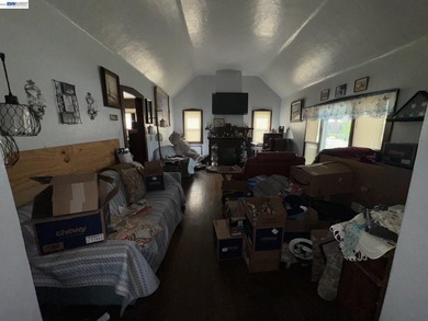 Contractor special! This vintage two-story Hayward home is - photo 3
