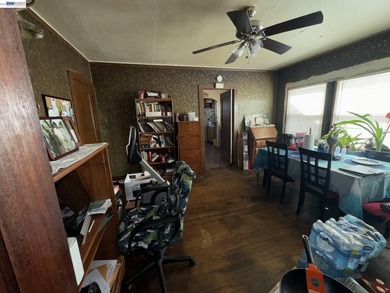 Contractor special! This vintage two-story Hayward home is - photo 4