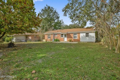 Reduced Price! Solidly-built, 1 story, Brick Home in East - photo 2