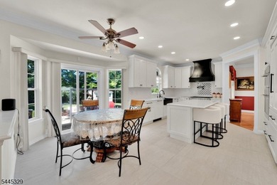 Luxury, privacy, and exceptional indoor-outdoor living define - photo 4