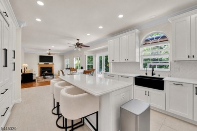 Luxury, privacy, and exceptional indoor-outdoor living define - photo 5