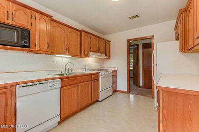 Reduced Price! Solidly-built, 1 story, Brick Home in East - photo 6