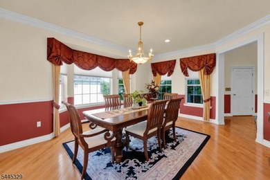 Luxury, privacy, and exceptional indoor-outdoor living define - photo 8