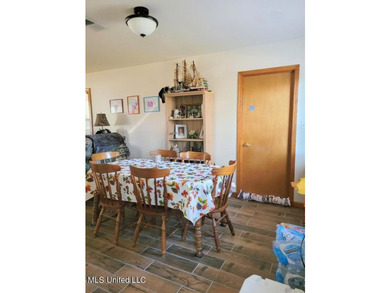 Reduced Price! Solidly-built, 1 story, Brick Home in East - photo 9
