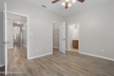 Cute as a button! Move-in ready 3 bed, 2 bath home close to - photo 15