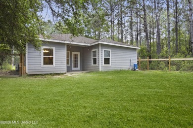 Cute as a button! Move-in ready 3 bed, 2 bath home close to - photo 23