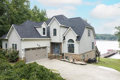 Finding a home on Lake Greenwood that offers both expansive big - photo 1