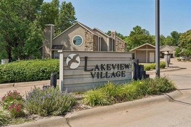 Welcome to this charming two-story townhome offering comfortable - photo 3