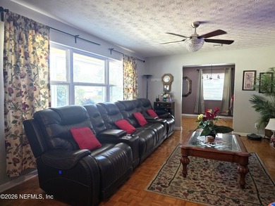 FINAL REDUCTION! REDUCED! All Brick home on large lot in a nice - photo 4