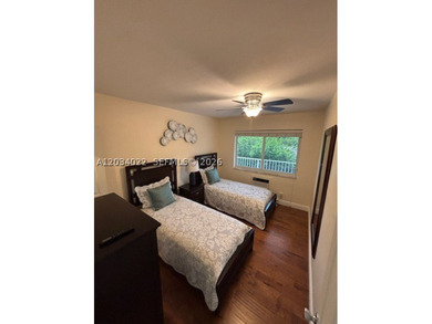 Great location in the Golden Isle subdivision with a security - photo 12