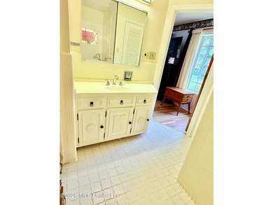 Get a glimpse of this beautiful 4 bedroom, 2.5 bath residence - photo 21