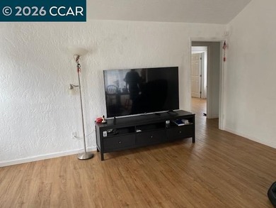 Charming house with 2 bedrooms, 2 bathrooms and spacious living - photo 3