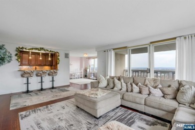 Hi floor, west facing 3Bed/2Bath coop is move in ready. Galley