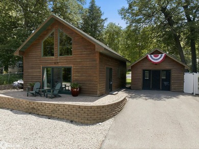 WELCOME TO YOUR PERFECT CLEAR LAKE GETAWAY!! Built in 2005, this - photo 1