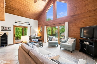 WELCOME TO YOUR PERFECT CLEAR LAKE GETAWAY!! Built in 2005, this - photo 3