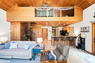 WELCOME TO YOUR PERFECT CLEAR LAKE GETAWAY!! Built in 2005, this - photo 8