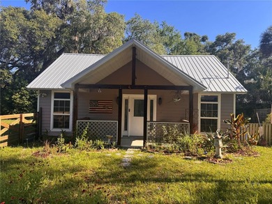 Lake Melrose Home For Sale in Melrose Florida