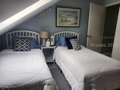 Beautiful 2-bedroom, 2.5-bath townhome located in the highly - photo 21