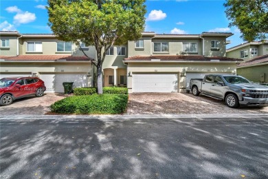 Lake Townhome/Townhouse For Sale in Homestead, Florida