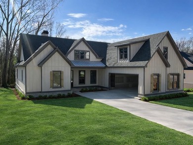 Welcome to this custom-built Modern Farmhouse, perfectly - photo 1