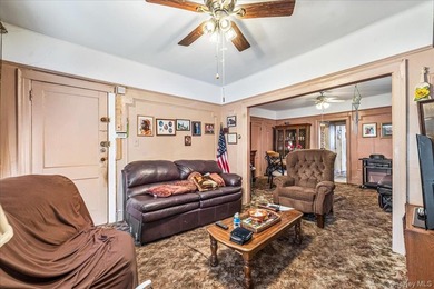 Nice 2-family home in the heart of Jamaica, featuring a - photo 3