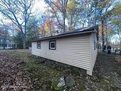 Lakeview PA State Forest Cabin. 2-3 bedrooms. Kitchenett with - photo 3