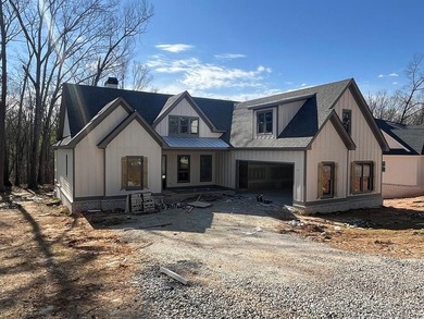 Welcome to this custom-built Modern Farmhouse, perfectly - photo 6