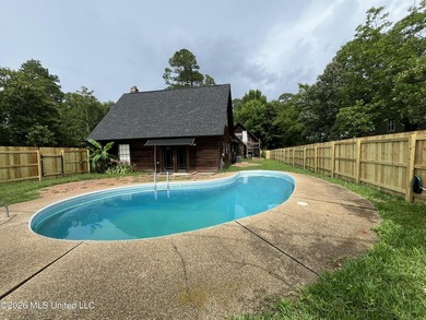 Rare opportunity to own a spacious home with an in-ground pool - photo 2