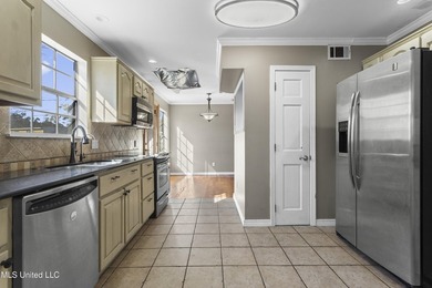 Rare opportunity to own a spacious home with an in-ground pool - photo 8