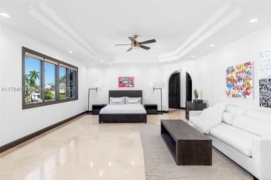 Welcome to this sophisticated and fully renovated waterfront - photo 20