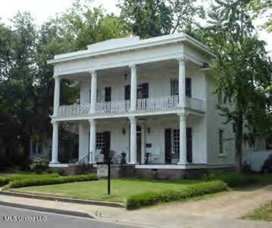 Yazoo River Home For Sale in Greenwood Mississippi