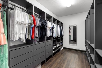 Welcome to this sophisticated and fully renovated waterfront - photo 23