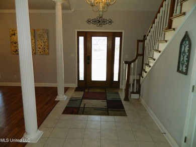 Nice family home, move in ready, master bedroom on lower floor - photo 4