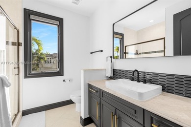 Welcome to this sophisticated and fully renovated waterfront - photo 25