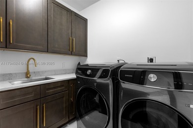 Welcome to this sophisticated and fully renovated waterfront - photo 28