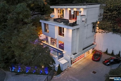 Hudson River Home For Sale in Edgewater New Jersey