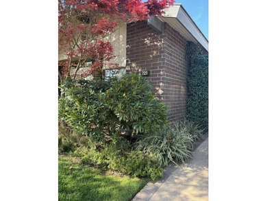 Beautiful, move-in ready 3 bedroom, 2 bathroom home located in - photo 2