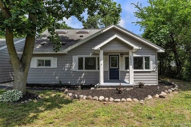 Welcome home to this fully remodeled gem in Keego Harbor with - photo 2