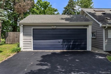 Welcome home to this fully remodeled gem in Keego Harbor with - photo 3