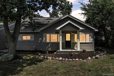 Welcome home to this fully remodeled gem in Keego Harbor with - photo 4